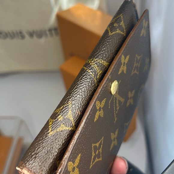 Louis Vuitton Monogram Leather Wallet Unisex - Picture 14 of 16